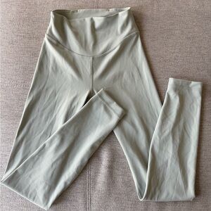 Lululemon Women's High-Waisted Leggings - Light green